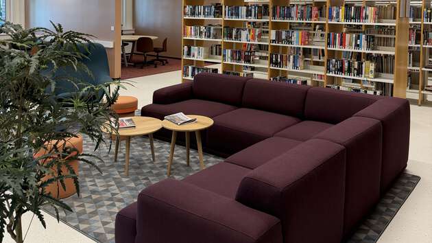 En sofagruppe i campusbiblioteket Fredrikstad