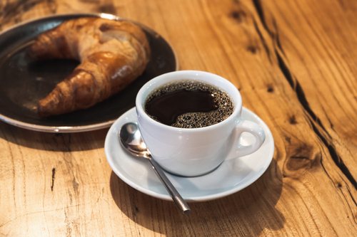 En kopp kaffe og bakevare