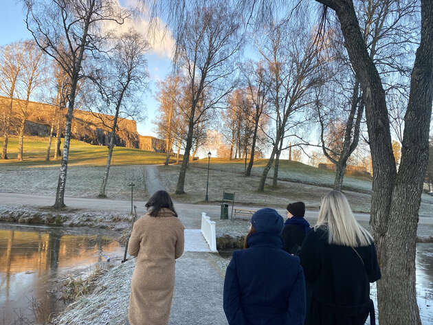 Deltakere på tur til Fredriksten festning