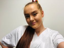 Marte Jahr studerer Bachelorstudium i sykepleie ved HiØ.