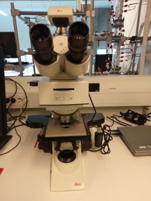 Leica DM2700 microscope