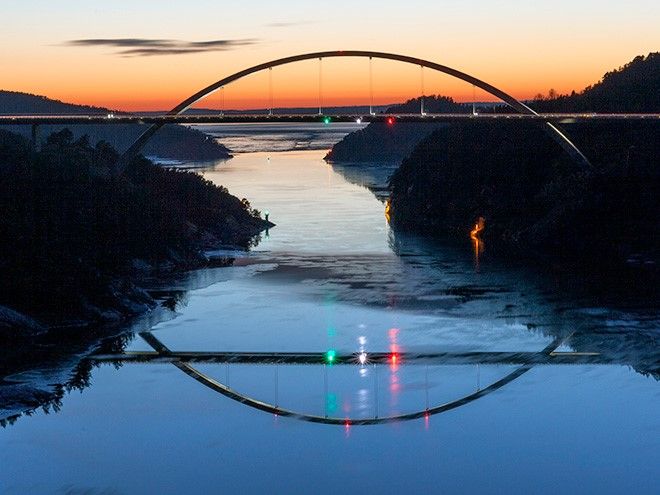 The new Svinesund bridge marks the border between Norway and Sweden. Foto: Bård Halvorsen.