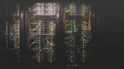Server rom med mange maskiner