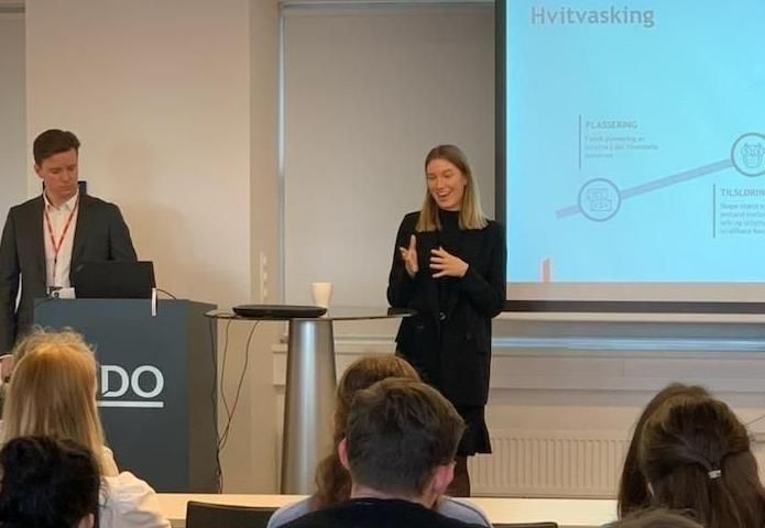 Studentene fikk først generell informasjon om hvitvasking og terrorfinansiering