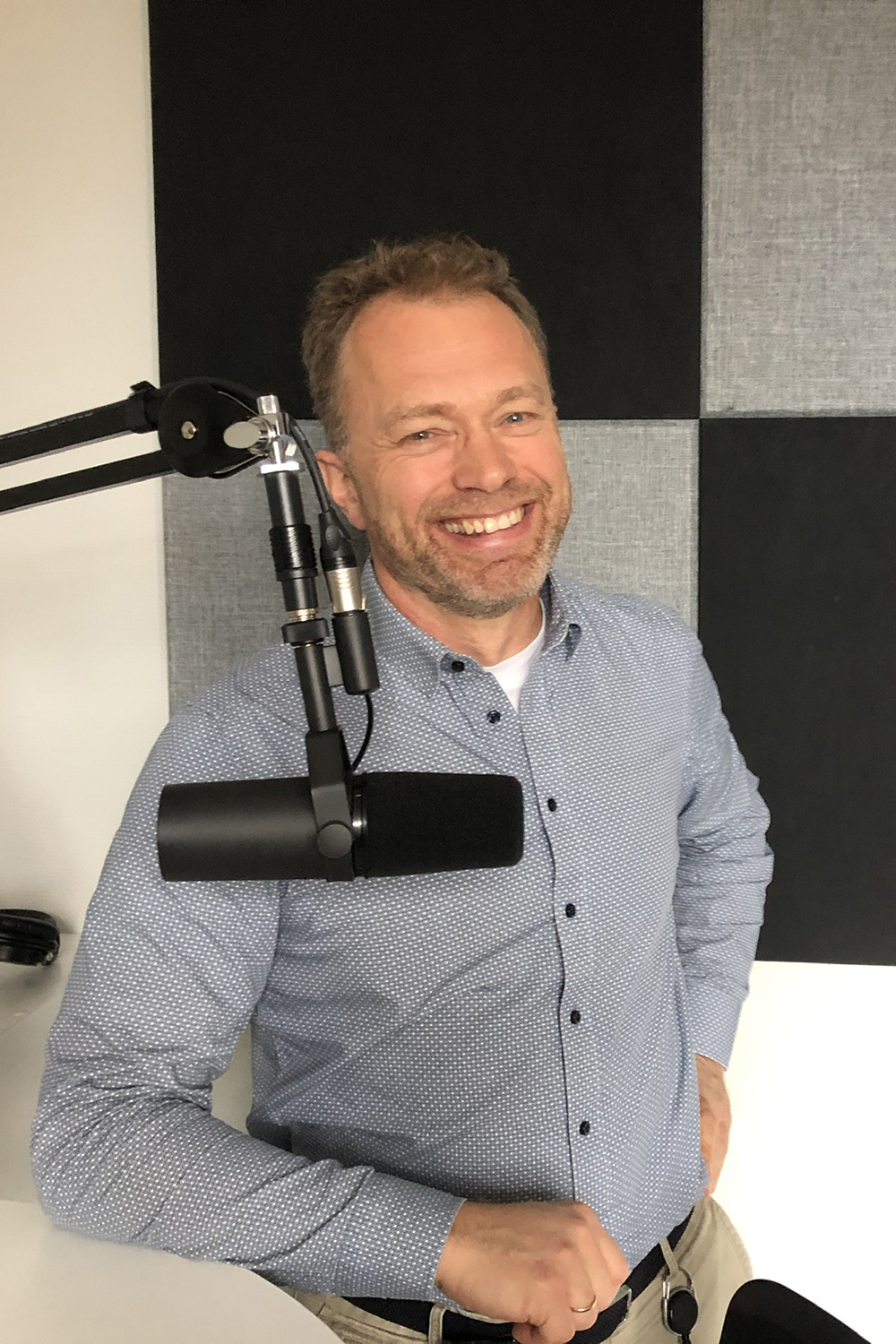 Bilde av forsker Geir Torgersen i podkaststudio
