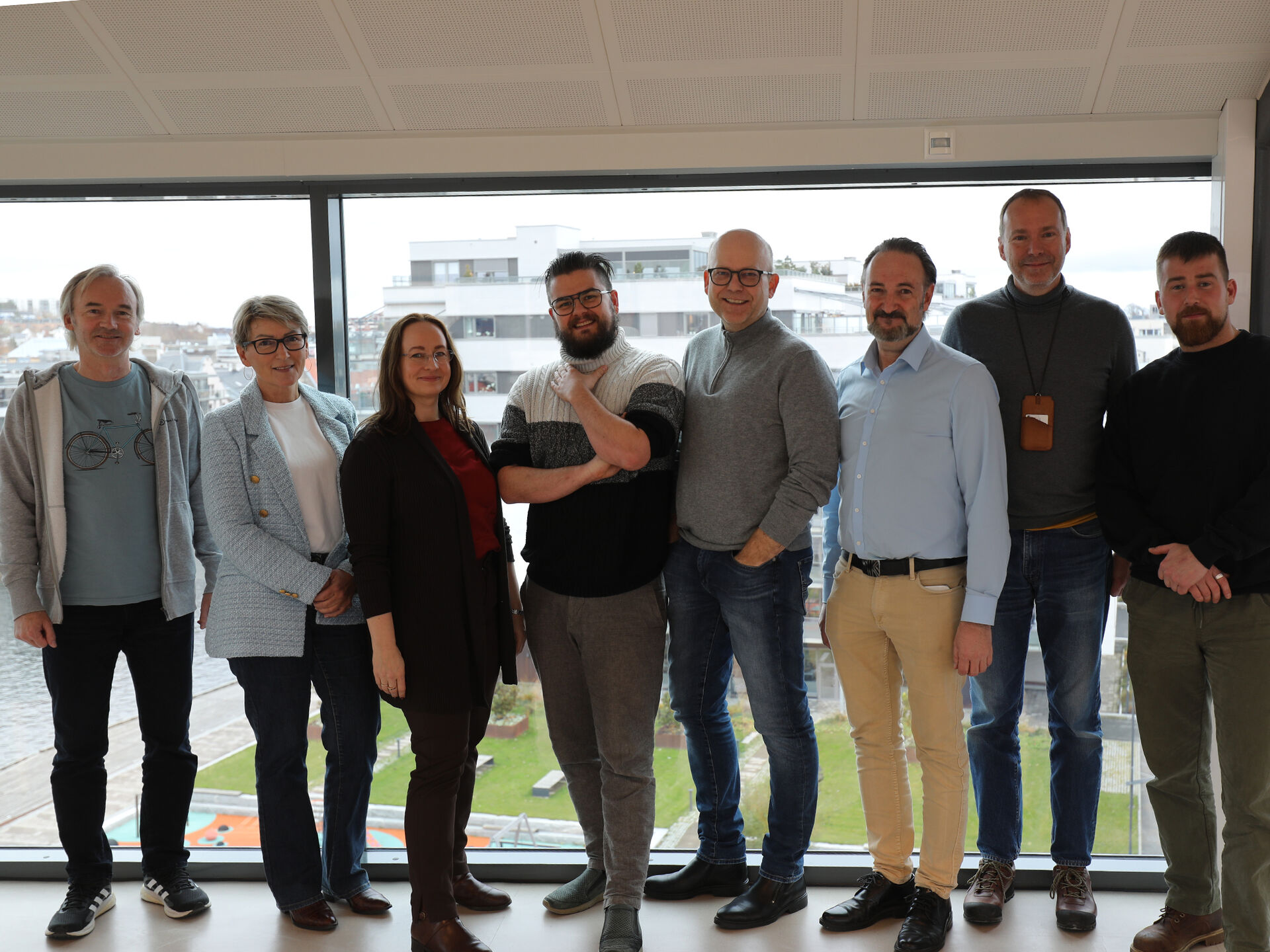 Gruppebilde fra campus av de som deltok på etableringsmøtet. 