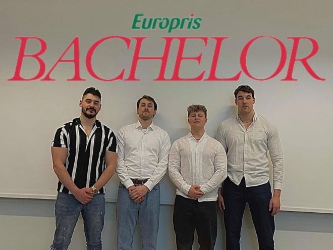Gruppebilde av fire studenter
