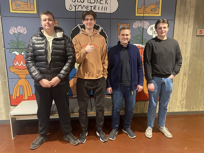 De fire prosjektdeltakerne Sondre G Sjødal, Truls Hustoft Trondsen, Niklas Hagabakken-Haugland og Stian Fevang Kløvfjell står på rekke.