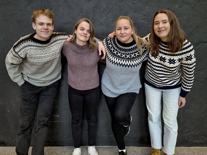 De fire prosjektdeltakerne Fredrik Olsen Kapoun, Yvonne Nielsen, Anna Marita Meum og Liv Ingrid Andersen står på rekke.