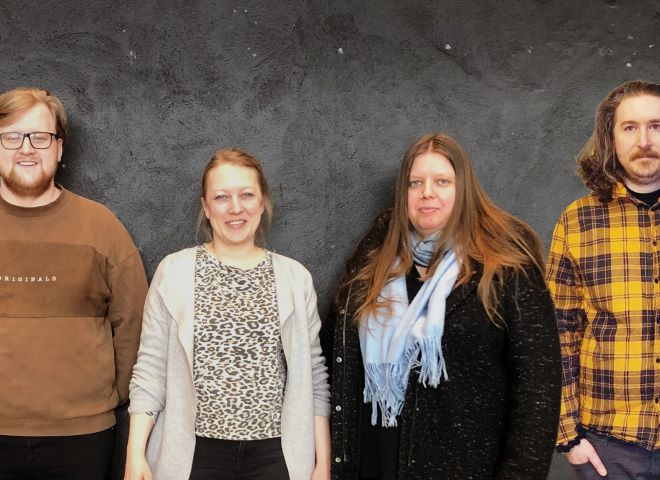 De fire prosjektmedlemmene Peter Johannes Brännström, Ingvild Louise Eide, Mira Ursic Storm og Erik Vrålid Steele står på rekke.