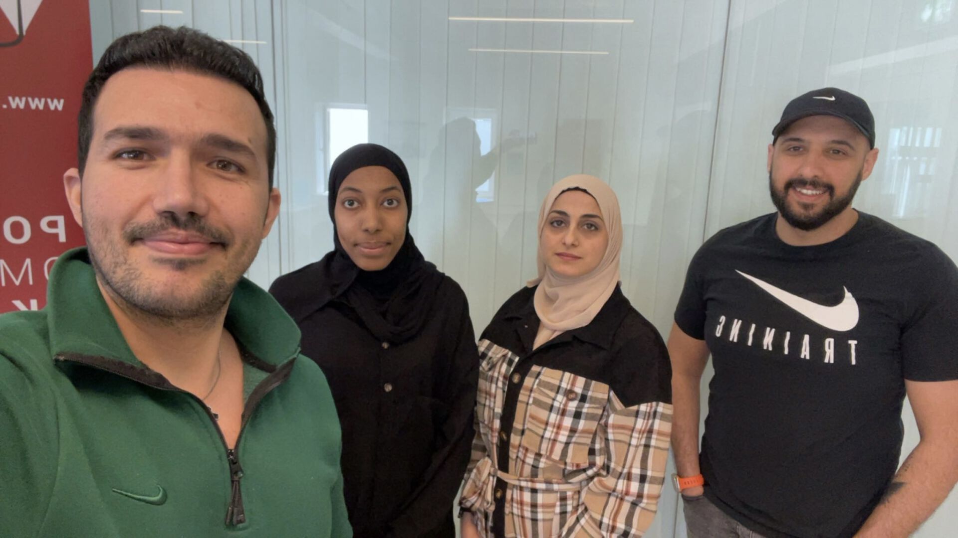 Fra venstre mot høyre: Sayed Jojo. Iqro sherif. Waad Alhamdan.  Mosab Al-jadaan.