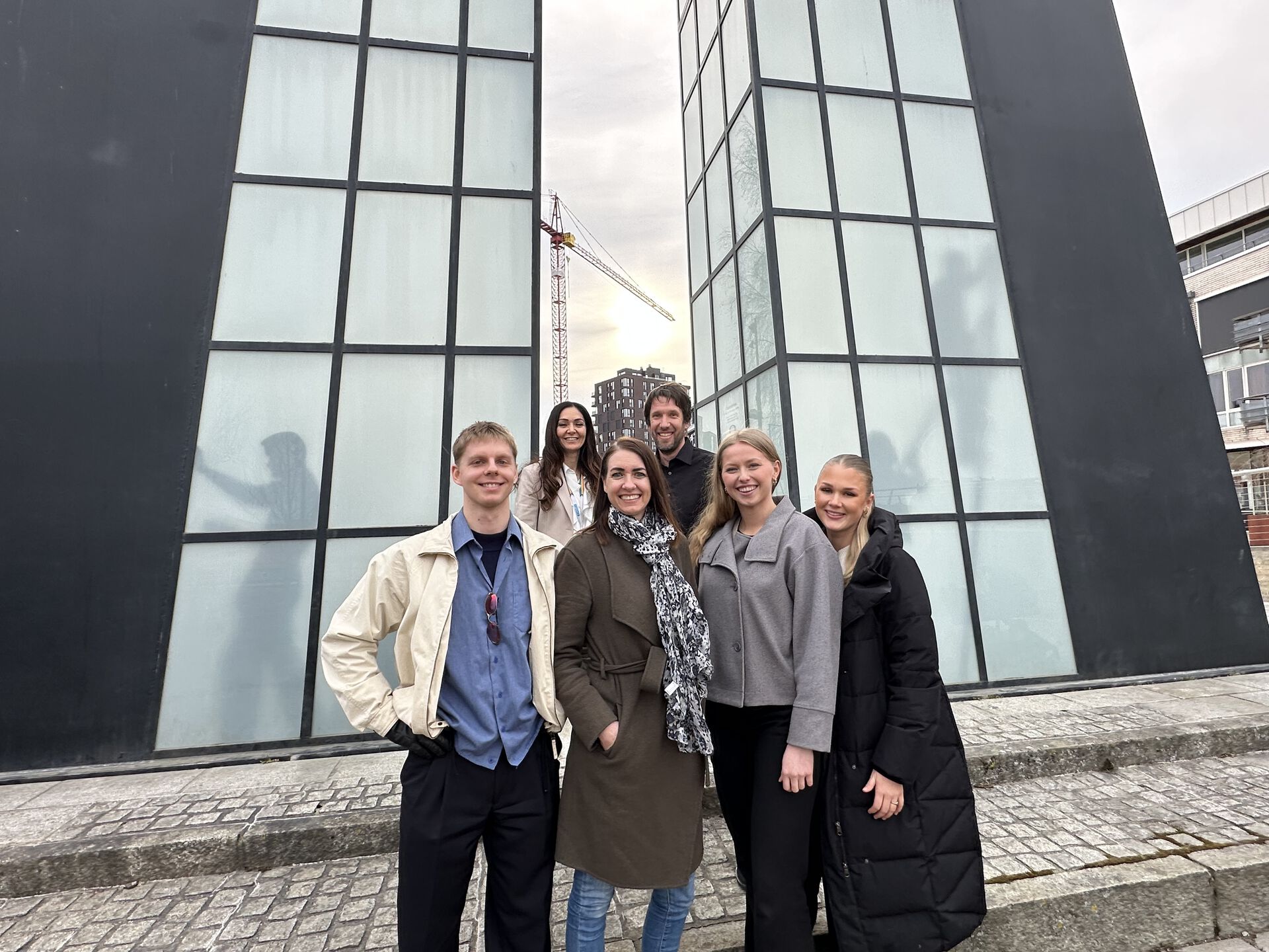 Foran: Aslak Grantangen Ludvigsen, Susanne Knutsen, Emma Emilie Huseby Kristiansen og Sara Emilie Bekkevold. Bak: Christian Bromander(Rambøll) og Paulina Hannah(Rambøll)