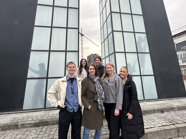 Foran: Aslak Grantangen Ludvigsen, Susanne Knutsen, Emma Emilie Huseby Kristiansen og Sara Emilie Bekkevold. Bak: Christian Bromander(Rambøll) og Paulina Hannah(Rambøll)