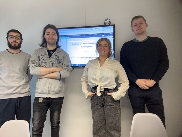 Fra venstre mot høyre: Islam Adnan Al-Karrad, Kasper Keiserud Mikalsen, Katrine Holsvik Høyem og Jonas Busk Krøvel-Velle