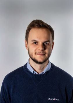 Bildet viser Tidemann Norli som er tidligere IT-student ved Høgskolen i Østfold.
