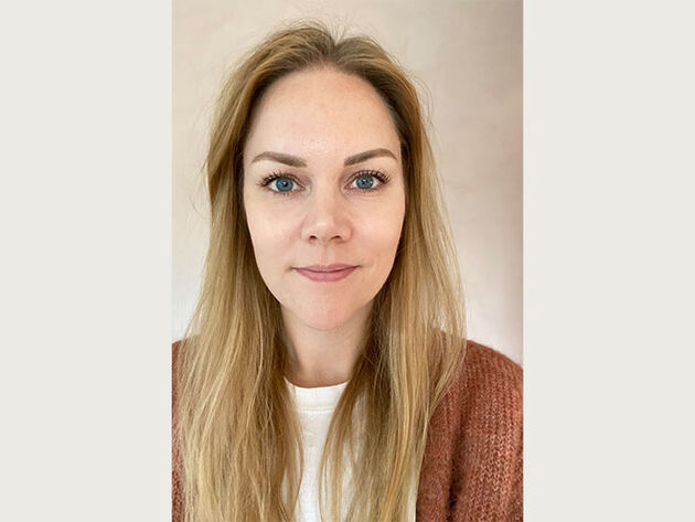 Bildet viser Stine Losnedahl som er informatikk-student ved Høgskolen i Østfold