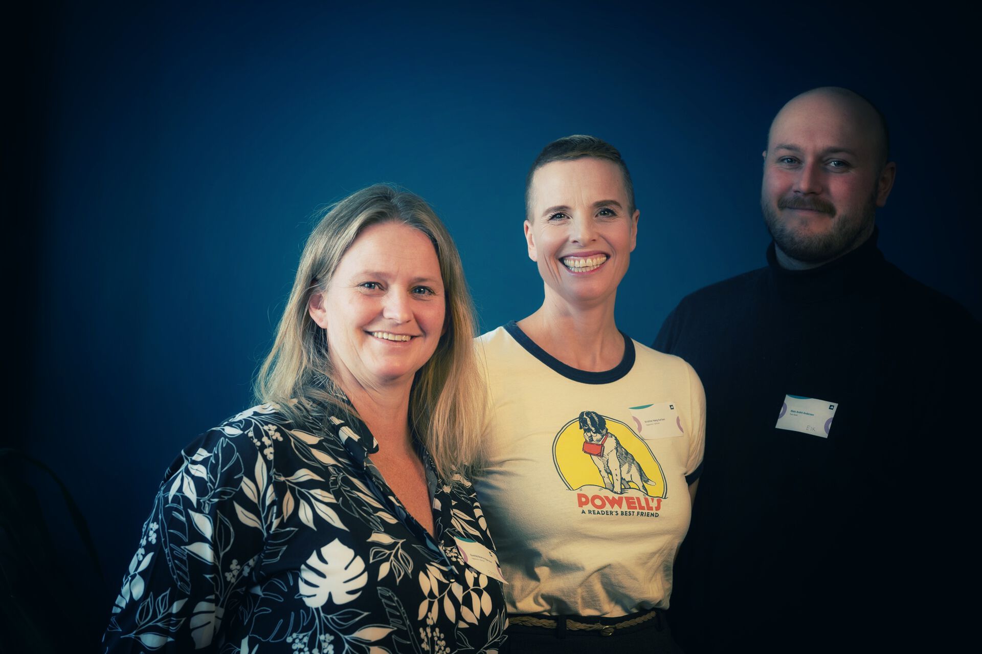 Biletet viser Gunhild Brænne Bjørnstad, Kristine Høeg Karlsen og Mats Andersen. 