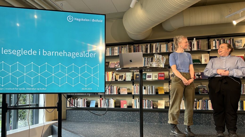 Malgorzata Wild og Christina Berg Tveitan på Halden Bibliotek