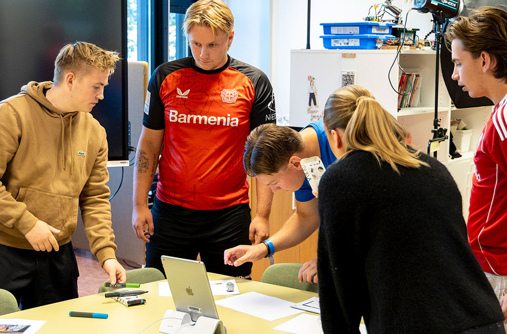 Ferske ærerstudenter under bli-kjent-dager på campus Halden.