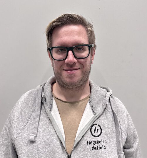 Glenn Pedersen brenner for studiet og yrket som barnehagelærer og har engasjert seg som studentabassadør for å rekruttere flere til studiet. Foto: Privat.
