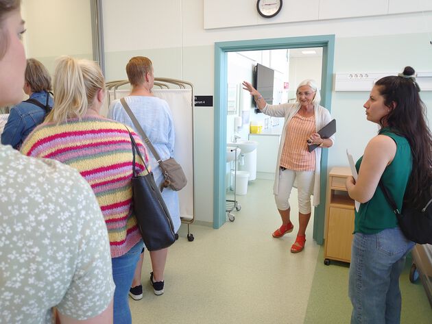 Nye praksislærere ved barnehagelærerutdanningen ser på ulike rom knyttet til simulering som pedagogisk metode. 