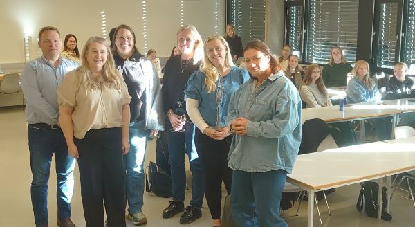 Bildet viser bidragsytere på lederseminar for 1. trinn på barnehagelærerutdanningen, HIØ