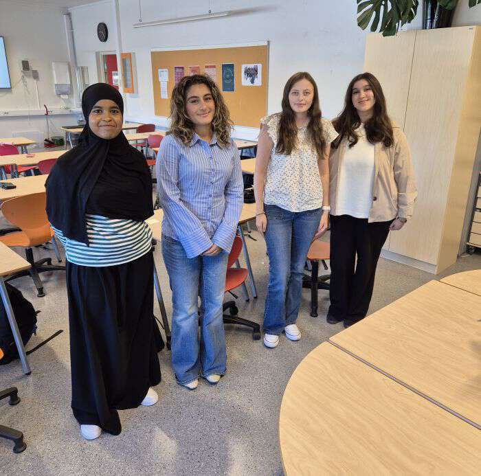 4 studenter i et klasserom