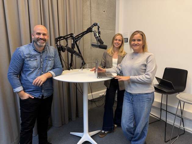 Bilde tatt i studio i Halden fra venstre: Eirik Skogh, i midten Elise Ager og bak Christine Grindberg Løkke