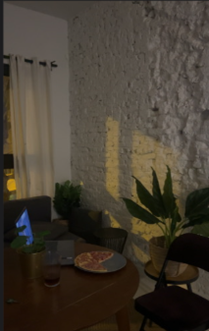 interiør hvit veggbord pizza planter skygger
