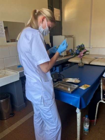 Student scrubs bord sprøyter benker