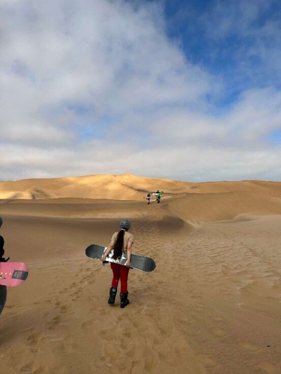 Sandboarding i ørkenen