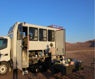 campervan himmel ørken mann bord mat