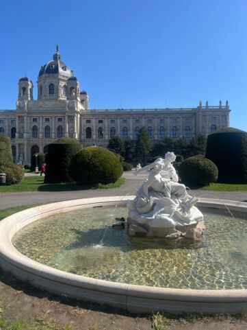 blå himmel slott springavnn forran
